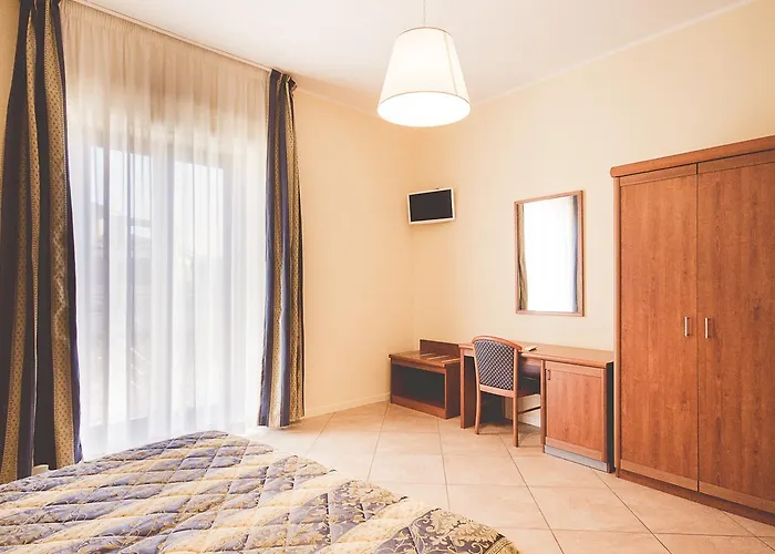 Su Pititeri * Макомер